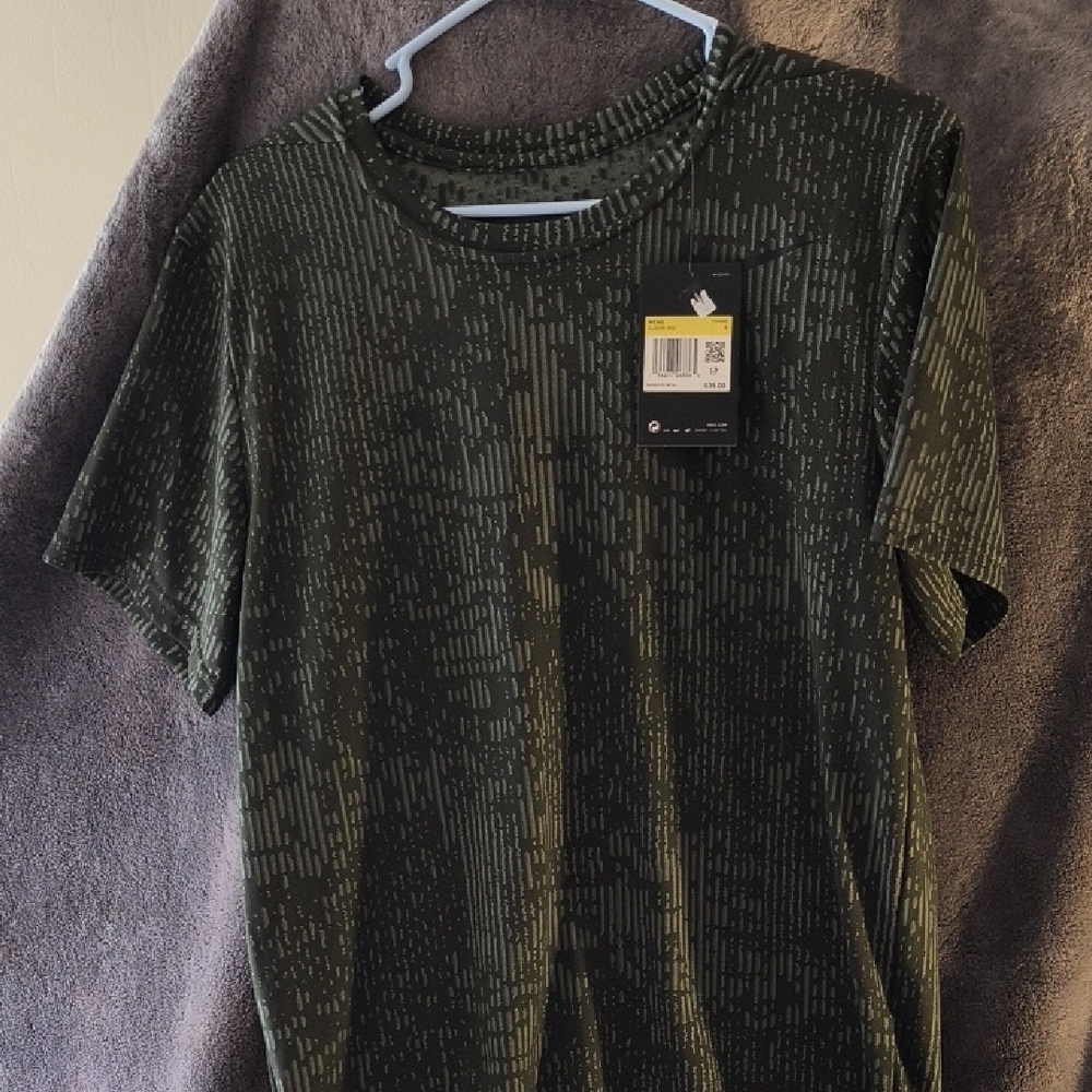 Nike Green Patterned T-Shirt